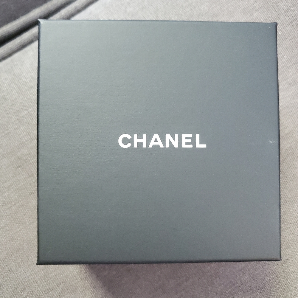Chanel bracelet box